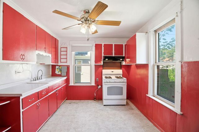 99 Lawson Avenue W, Saint Paul, MN 55117