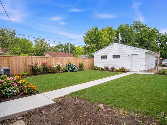 99 Lawson Avenue W, Saint Paul, MN 55117