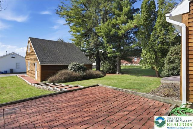59 West High Street, Nazareth Boro, PA 18064