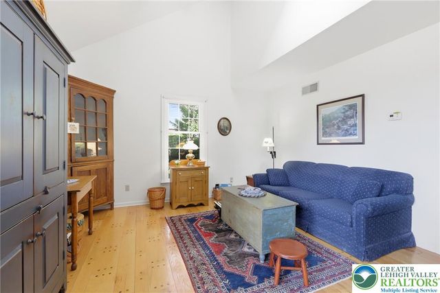 59 West High Street, Nazareth Boro, PA 18064