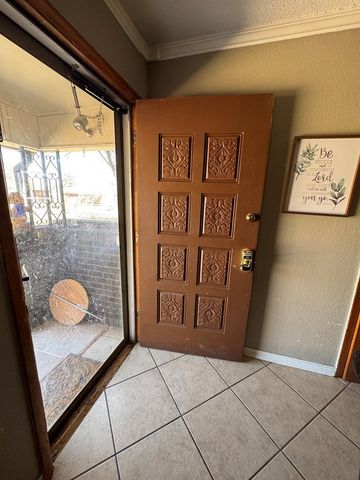 915 E 9th St, Colorado City, TX 79512