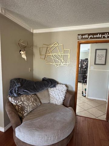 915 E 9th St, Colorado City, TX 79512