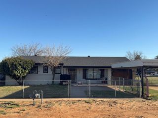 915 E 9th St, Colorado City, TX 79512