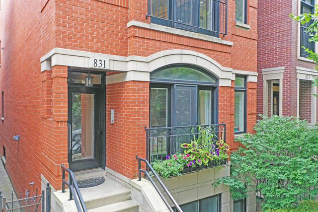 831 W George Street 2, Chicago, IL 60657