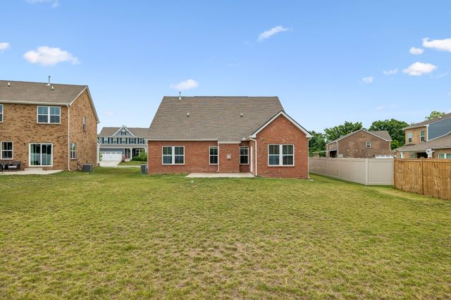 308 Grassy Glen Dr, Gallatin, TN 37066