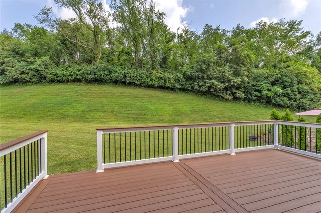 1113 Towervue Dr, Baldwin Boro, PA 15227