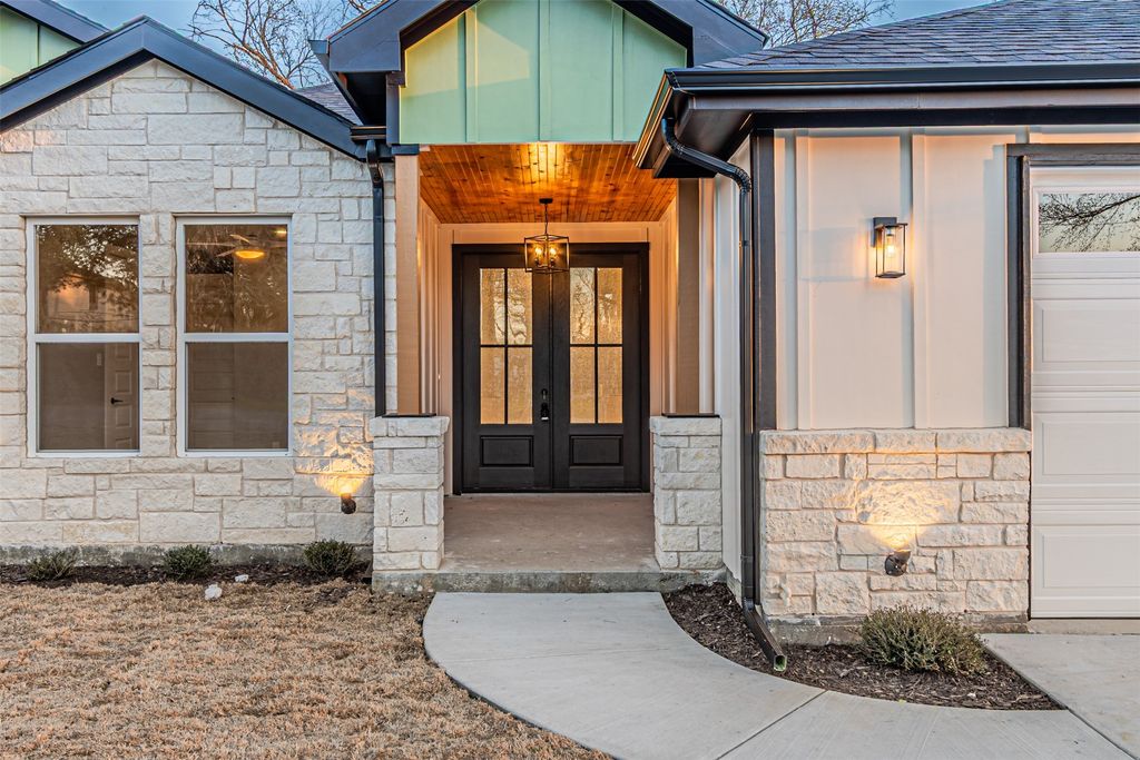 1818 Marfa Avenue, Dallas, TX 75216