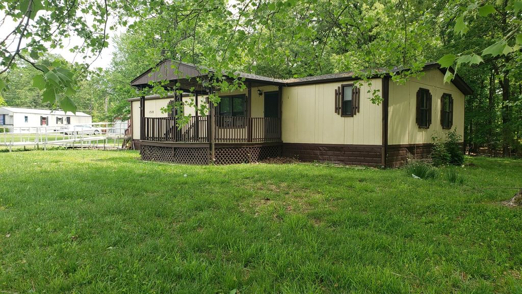 1518 Armstrong Dr, Clarksville, TN 37042