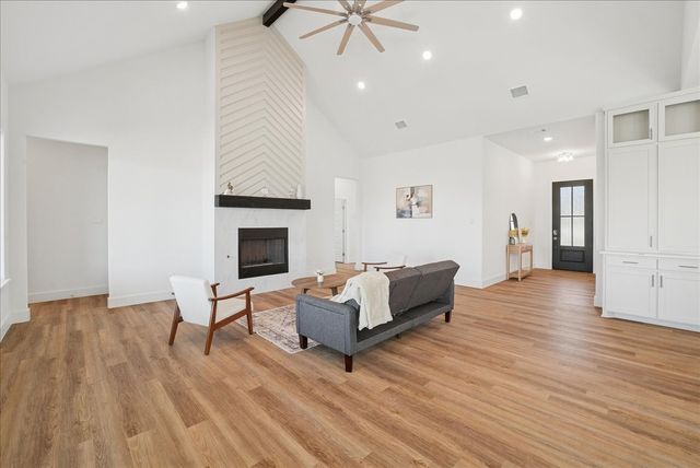 340 Slimp Bluff, Azle, TX 76020