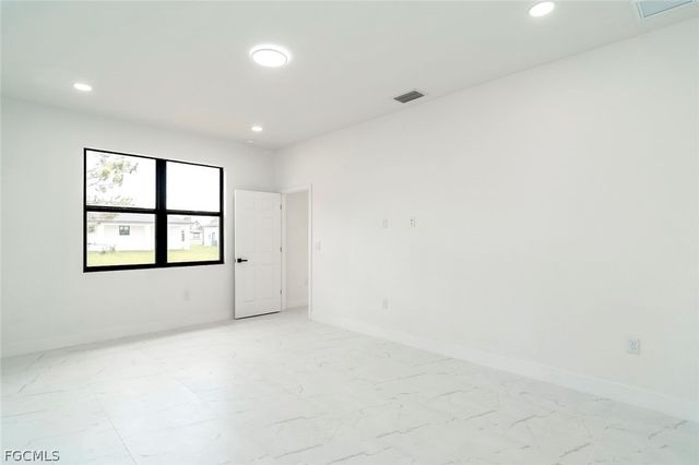 2907 Colin AVE S, Lehigh Acres, FL 33976