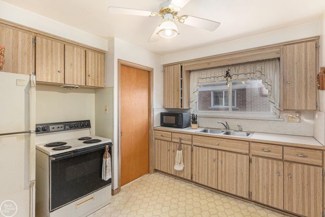 22717 Millenbach Street, Saint Clair Shores, MI 48081