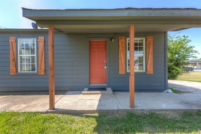 210 E Redwood Street, Coweta, OK 74429