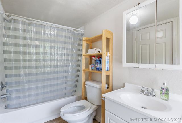 210 E Redwood Street, Coweta, OK 74429