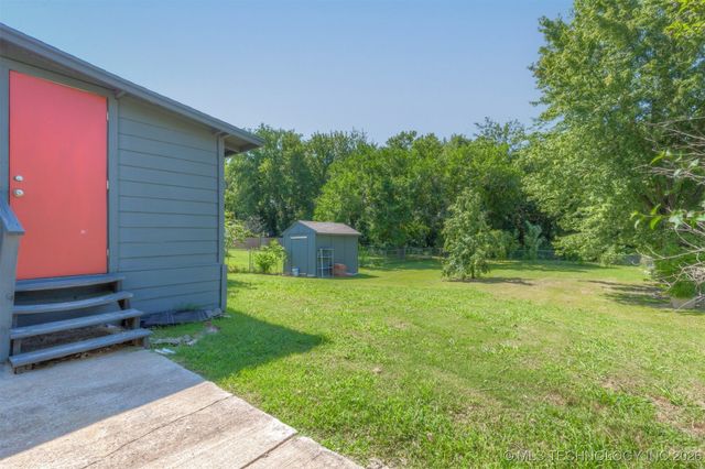 210 E Redwood Street, Coweta, OK 74429