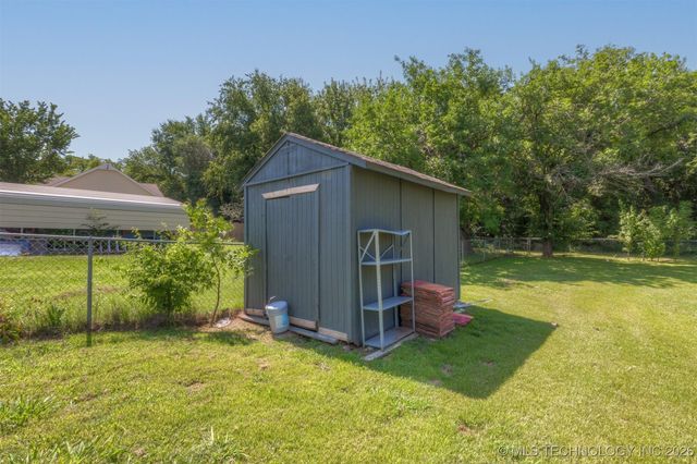 210 E Redwood Street, Coweta, OK 74429