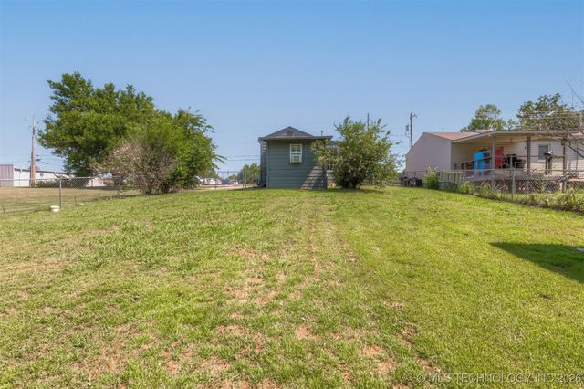 210 E Redwood Street, Coweta, OK 74429