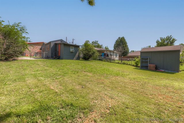 210 E Redwood Street, Coweta, OK 74429