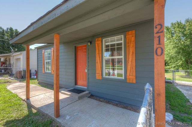 210 E Redwood Street, Coweta, OK 74429