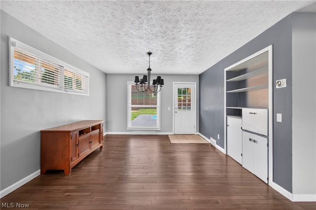 3321 Meadowwood Street NW, Massillon, OH 44646