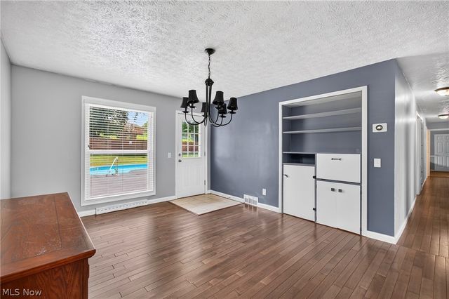 3321 Meadowwood Street NW, Massillon, OH 44646