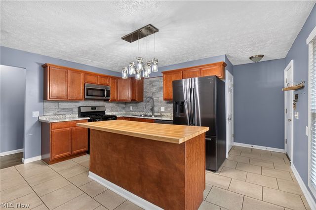 3321 Meadowwood Street NW, Massillon, OH 44646