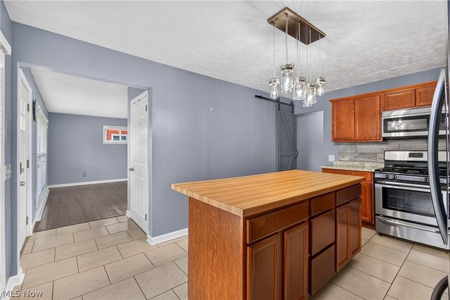 3321 Meadowwood Street NW, Massillon, OH 44646