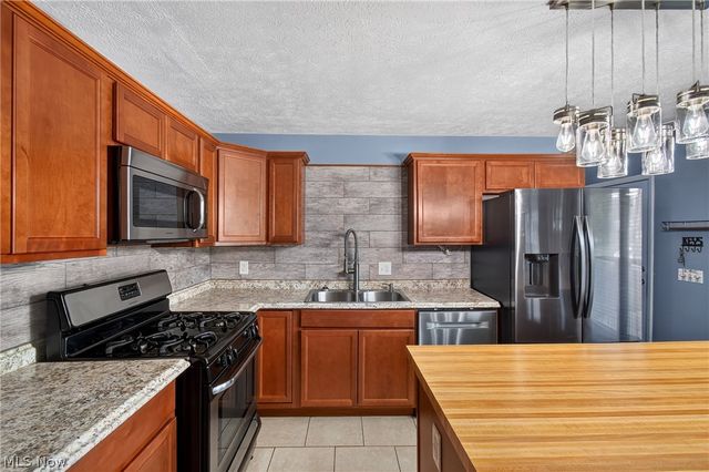 3321 Meadowwood Street NW, Massillon, OH 44646