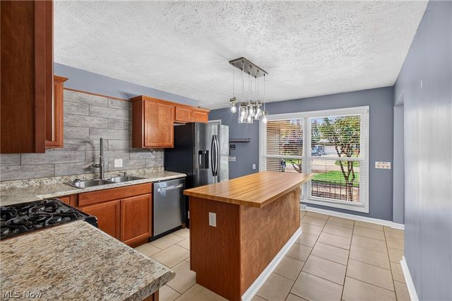 3321 Meadowwood Street NW, Massillon, OH 44646