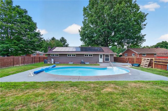 3321 Meadowwood Street NW, Massillon, OH 44646