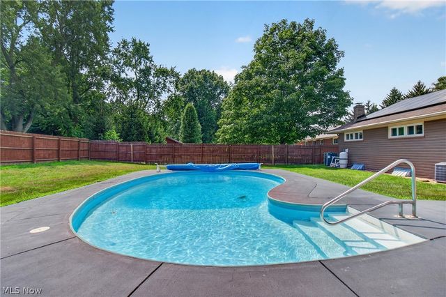 3321 Meadowwood Street NW, Massillon, OH 44646