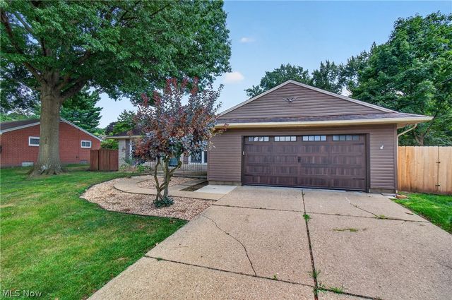 3321 Meadowwood Street NW, Massillon, OH 44646