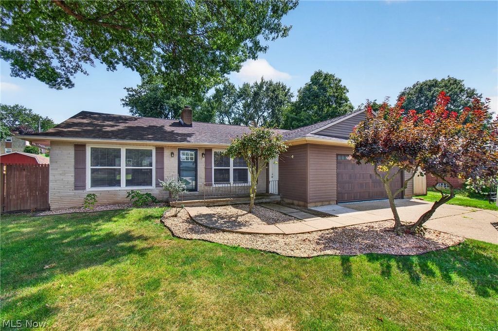 3321 Meadowwood Street NW, Massillon, OH 44646