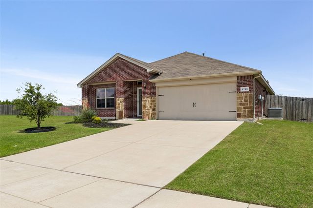 9705 Snowbell Lane, Fort Worth, TX 76036