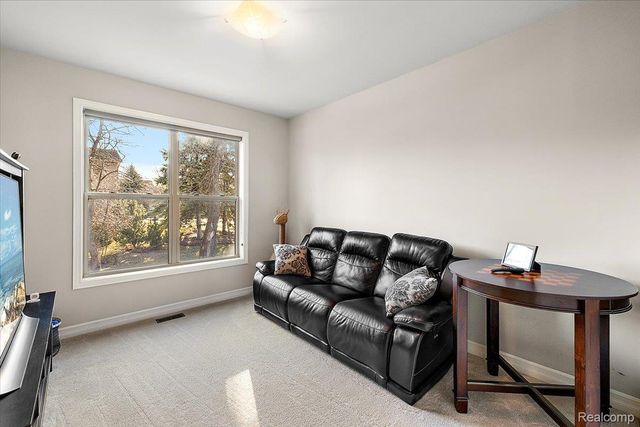 3890 Macaw Drive, Troy, MI 48083