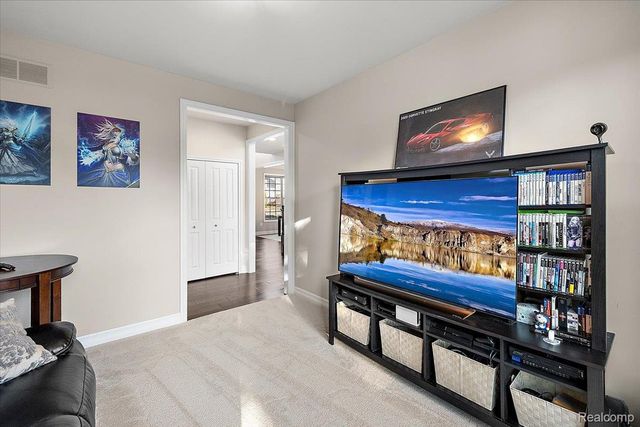 3890 Macaw Drive, Troy, MI 48083