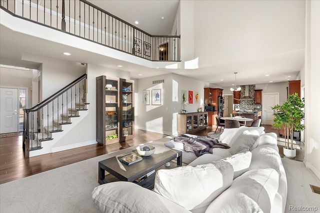 3890 Macaw Drive, Troy, MI 48083