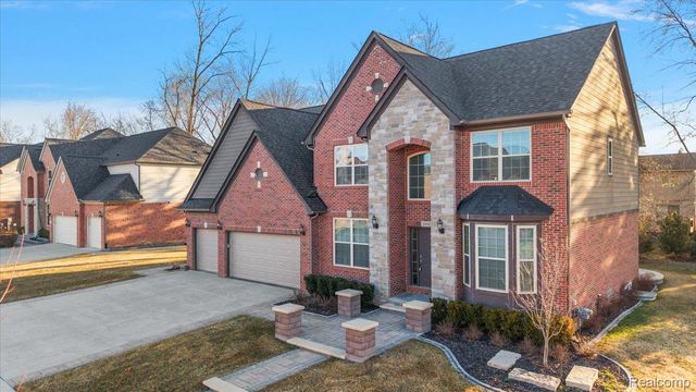 3890 Macaw Drive, Troy, MI 48083