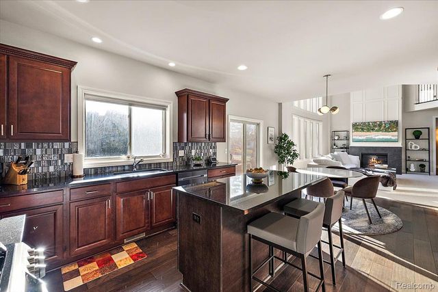 3890 Macaw Drive, Troy, MI 48083