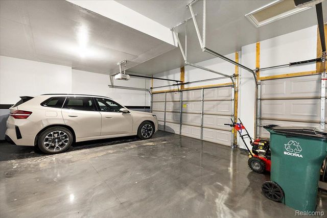 3890 Macaw Drive, Troy, MI 48083