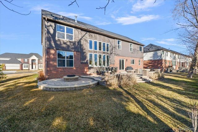 3890 Macaw Drive, Troy, MI 48083