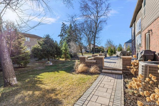 3890 Macaw Drive, Troy, MI 48083