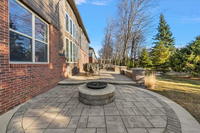 3890 Macaw Drive, Troy, MI 48083