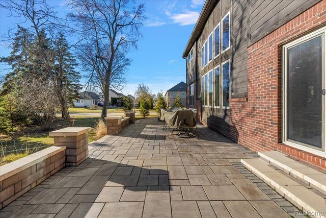 3890 Macaw Drive, Troy, MI 48083