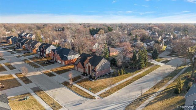 3890 Macaw Drive, Troy, MI 48083
