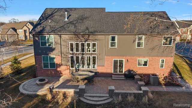 3890 Macaw Drive, Troy, MI 48083
