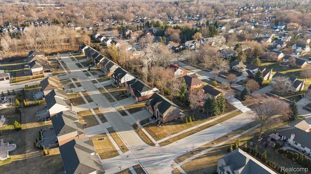 3890 Macaw Drive, Troy, MI 48083