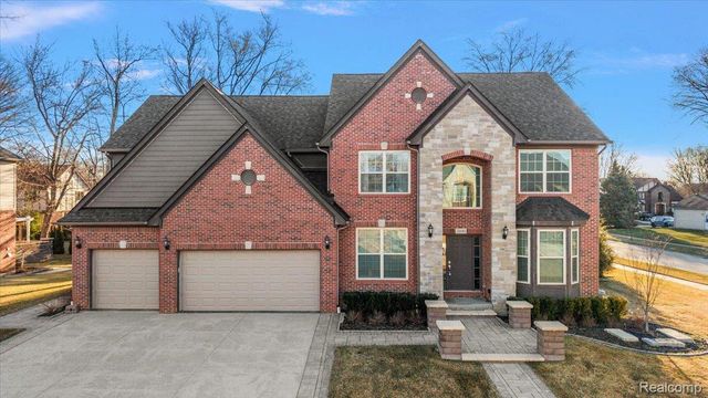 3890 Macaw Drive, Troy, MI 48083