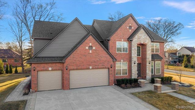 3890 Macaw Drive, Troy, MI 48083