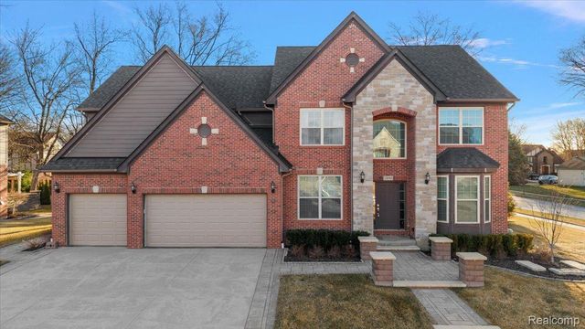 3890 Macaw Drive, Troy, MI 48083