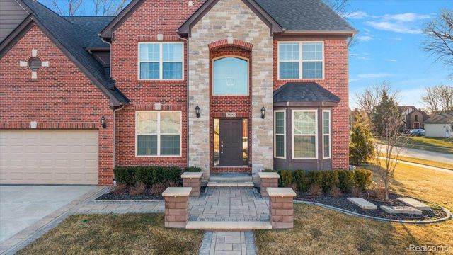 3890 Macaw Drive, Troy, MI 48083